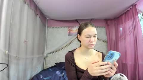 leila_bambi_ online show from February 25, 6:17 pm