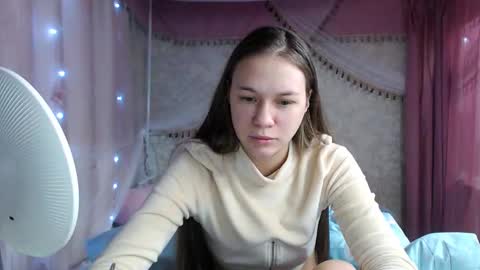 leila_bambi_ online show from December 22, 11:41 pm
