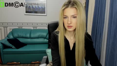 Leila Morriss online show from December 14, 8:29 pm