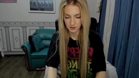 Leila Morriss online show from December 2, 7:10 am