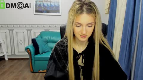 Leila Morriss online show from December 11, 8:07 pm