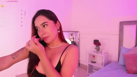 Leila online show from January 18, 1:51 pm