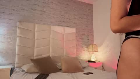 Leizathompson online show from February 25, 5:11 pm