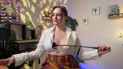 Lela online show from February 6, 10:13 pm