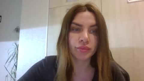 lena6122000 online show from May 3, 10:35 pm