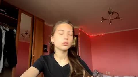 Hellomy name is Lennieits my first day here nice to meet you Give me 50 thumbs ups online show from April 15, 1:55 pm