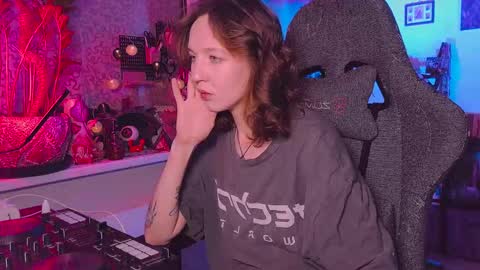 leona online show from February 21, 3:57 pm