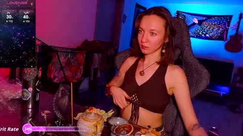 leona online show from December 17, 6:23 pm