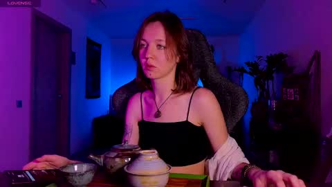 leona online show from November 23, 1:46 pm