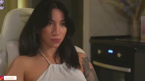 Leora online show from October 27, 5:30 pm