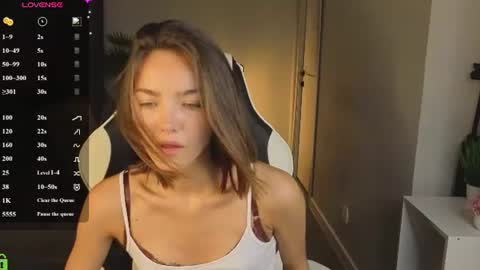 Leslie online show from August 4, 12:49 am