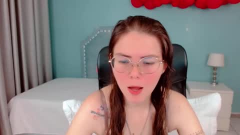 Snapshot of lexalove_doll chatting on October 21, 4:49 am Lexas Room online show from October 21, 4:49 am