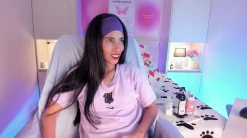 L I A  online show from February 3, 4:10 am