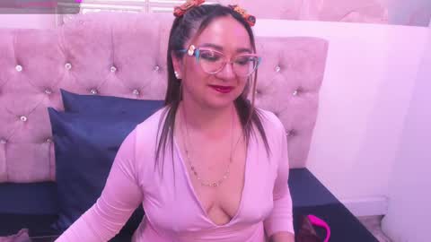 Snapshot of leyla_smithh chatting on October 21, 12:20 pm Leyla smithh online show from October 21, 12:20 pm