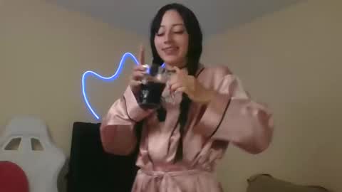 Little Queen Lia  online show from November 22, 2:25 am