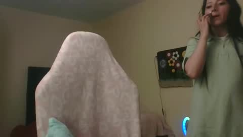 Little Queen Lia  online show from October 23, 12:27 am