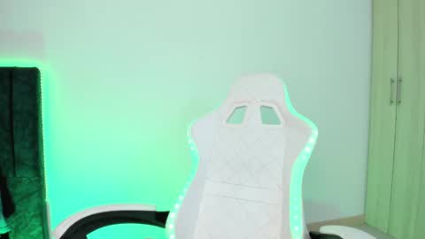 Little Queen Lia  online show from February 1, 1:34 am