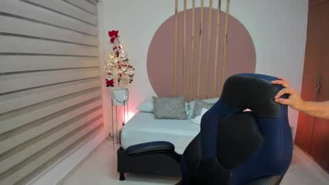 Snapshot of lia_sexx19 chatting on December 21, 2:52 am Lia online show from December 21, 2:52 am
