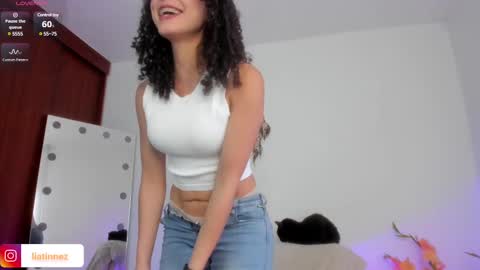 Snapshot of lia_tinez chatting on February 23, 9:44 pm Lia online show from February 23, 9:44 pm