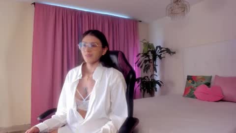   Liaa  online show from January 10, 3:28 pm