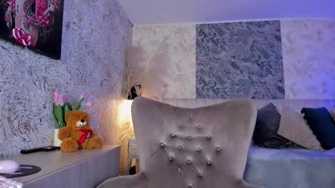 Lian online show from February 9, 7:27 pm