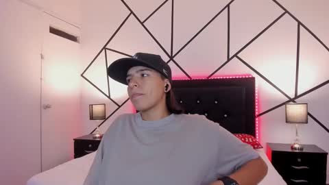 liiam_smith_ online show from February 4, 12:00 pm