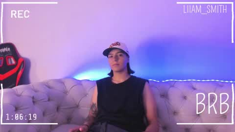 liiam_smith_ online show from March 7, 12:01 pm