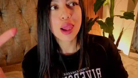 liisa_thompson_ online show from June 19, 3:15 pm