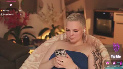 likaaberry online show from November 4, 4:06 am