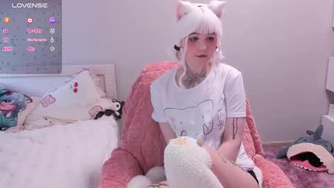 lil_purr_ online show from September 21, 10:14 am