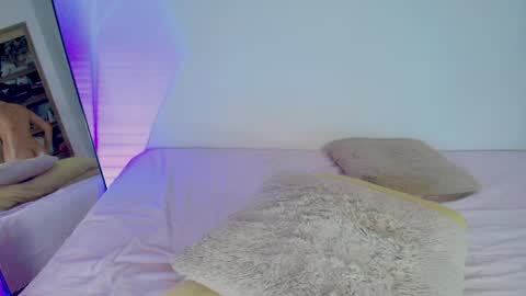 Lola online show from May 29, 11:14 pm