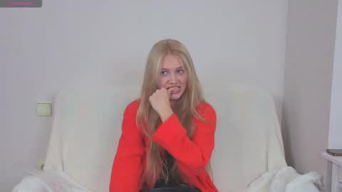 Snapshot of lil_tasty33 chatting on September 11, 10:48 am Emma online show from September 11, 10:48 am