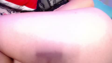 Snapshot of lila_gummy_ chatting on February 5, 9:18 pm online show from February 5, 9:18 pm