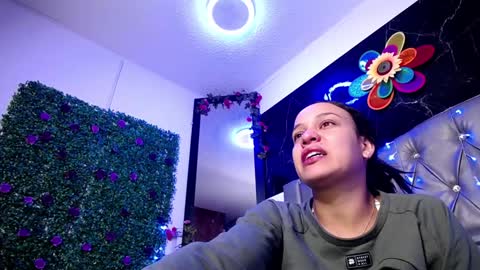 Snapshot of lila_gummy_ chatting on January 22, 10:40 am online show from January 22, 10:40 am