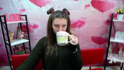 lilianashine online show from February 2, 12:04 pm