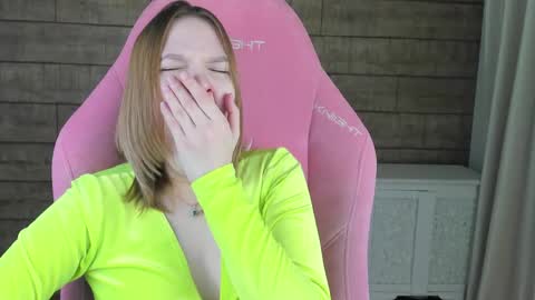 LiliLinn online show from April 17, 5:09 am