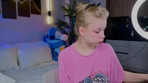 lililok101 online show from April 21, 1:53 am