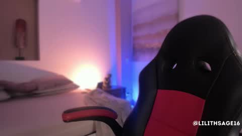 lilith_sage_ online show from November 4, 1:05 pm