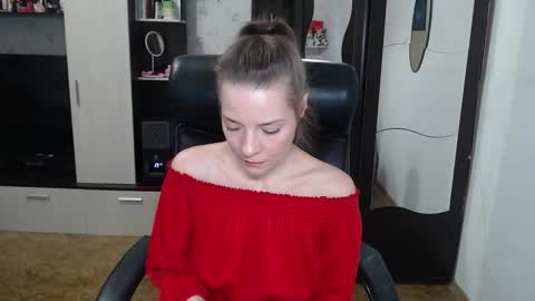 lilith small21 online show from February 16, 9:20 am