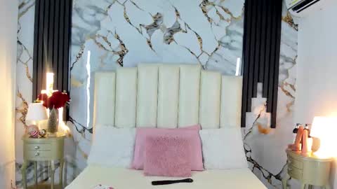 Lilith  online show from December 16, 5:35 am