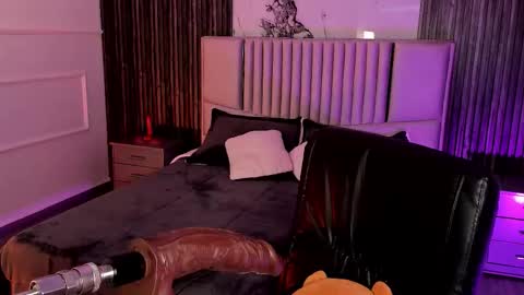 Lilly Ortiz online show from October 28, 7:52 pm