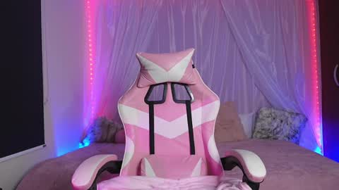 Lilou online show from April 14, 6:08 pm