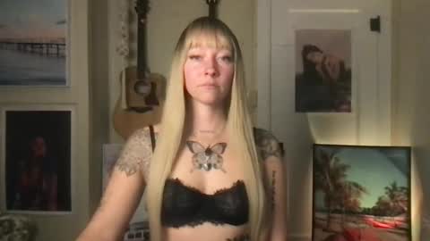 Lilpeachykeenn online show from December 14, 5:29 am