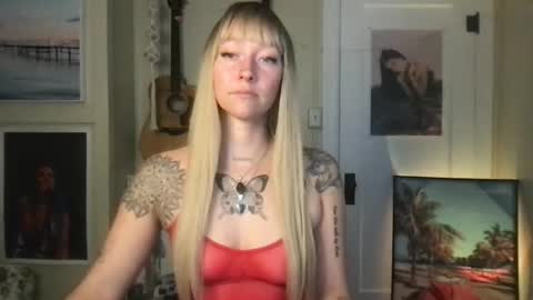 Lilpeachykeenn online show from December 15, 9:53 pm