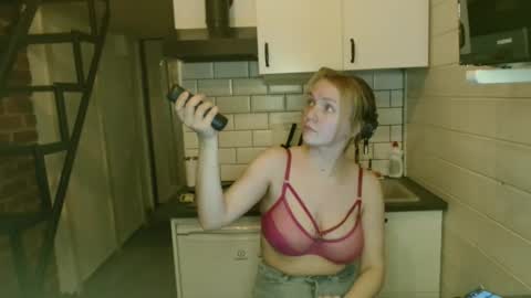 Lily dollyx online show from September 30, 6:35 pm