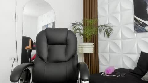 Lili online show from October 11, 3:37 pm