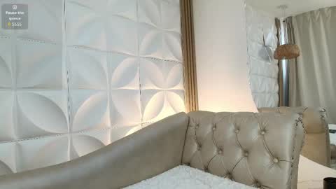 Lily Lauren online show from April 8, 12:51 pm