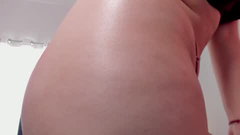 LilyWoodz online show from March 6, 7:31 pm