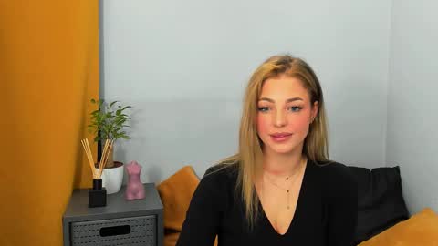 Lily online show from December 20, 7:39 pm