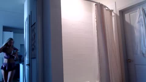 Snapshot of lilyyymonroee chatting on October 16, 2:30 pm Lily Monroe online show from October 16, 2:30 pm